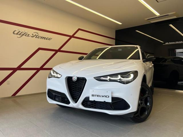 ステルヴィオ 2.0 ターボ Q4 ヴェローチェ 4WD