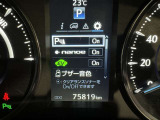 コーナーセンサーを車の前後に装備。障害物までの距離に応じて警告音を変えてお知らせ。縦列駐車時や駐車場・車庫などでの取り回しをサポートします。詳細は販売店スタッフまでおたずねください。
