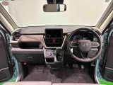 Aピラーの傾斜やヒップポイントの位置を最適化。ひらけた前方視界とノンストレスな運転姿勢で快適なドライブが楽しめます。