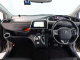 高いホールド性で運転姿勢が安定します。長距離ドライブでも疲れにくいのが魅力です。快適なドライビングライフをお送りください♪