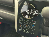 タッチパネル式オートエアコンで温度を設定するだけで快適な車内環境を維持することができます。