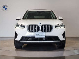 【キドニーグリル】BMWは約90年もの間、ほぼ全ての車両にひと目でBMWだと分かるこの特徴的なフロントグリルが備えられ、デザイン・アイコンとして親しまれてきました。