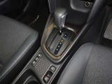 電動パーキングブレーキ・ブレーキホールドを装備してます。ホールド機能は信号待ちが多い一般道で疲労軽減になり、大好評です!