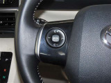 【ステアリングスイッチ】運転中に視線を前に向けたまま操作できます。
