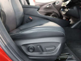 パワーシート搭載。微妙な調整が手軽にでき、ピッタリなポジションで運転することが可能です。