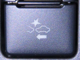 衝突被害軽減ブレーキを装備しております。