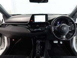 見通しのよいすっきりとした視界で、誰でも運転しやすいです。運転のしやすさは疲れにくさにも繋がりますよ♪