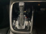 「e:HEV」は、モーター走行を中心にしながら電気エネルギーやエンジン動力を最も効率よく使い分けることができる賢いハイブリッドシステムです。サイドブレーキはスイッチ操作の電子制御パーキングブレーキです