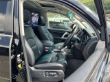 運転席・助手席です