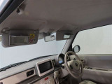 運転席・助手席のサンバイザーにはバニティーミラーも付いております。