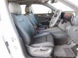 運転席は長時間座っても疲れにくい仕様になっております。