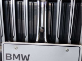 【キドニーグリル】BMWは約90年もの間、ほぼ全ての車両にひと目でBMWだと分かるこの特徴的なフロントグリルが備えられ、デザイン・アイコンとして親しまれてきました。