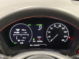 ハイブリット車専用のメーターです。右側の大型スピードメーターに加え、ステアリングスイッチを使って左のマルチインフォメーション・ディスプレイで燃費や動力伝達などの情報が見れるようになっています。