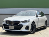 【BMWの伝統】BMWのお車は、&ldquo;駆け抜ける歓び&rdquo;を意識し、走行の安定性とコーナリングの良さを追求し、思い通りにハンドルの操作可能です。