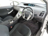 シンプルで使いやすいデザインの運転席です。