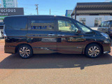 ご成約のおクルマ全て、エンジンオイルを交換してご納車させていただきます!また、点検時に消耗品の状態確認も行い必要に応じて新品交換させていただきます!