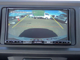 バックカメラ装備しております。駐車時に大変役に立ちますよ。駐車が苦手な方にも便利機能です。