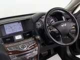 ★使いやすさや安全性を追求したステアリング周り!高級車ゆえにスイッチ類が多いのも特徴ですね!考え尽くされた配置ですぐに使いこなす事が出来ますのでご安心下さい!是非、体感してみて下さい!!
