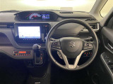 インパネはシンプルなデザイン。運転もしやすそう♪