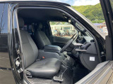 運転席・助手席です