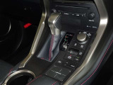 電動パーキングブレーキ・ブレーキホールドを装備してます。ホールド機能は信号待ちが多い一般道で疲労軽減になり、大好評です!