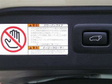 パワーバックドア装備。後ろの駐車スペースが狭い時や手荷物が多い時には重宝しますよ♪