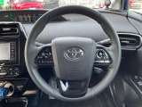 【純正革巻きステアリング】上質な革を使用することで、手にしっかり馴染みとても運転しやすいハンドルです♪