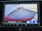 リアワイドカメラシステム!従来の視野に加えて、後方側方を約180&deg;まで見えるワイドビューと、後方を真上から見たような視野で駐車時などに便利なトップダウンビューの3つの視野があります!