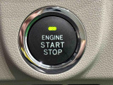 エンジン始動はプッシュスタートで楽々♪電子カードキーを携帯していれば、ブレーキを踏みながらボタンを押すだけで、エンジンの始動がスマートに行えます♪