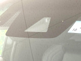 【プリクラッシュセーフティ】前方の車両等を検知し、衝突しそうな時は警報で注意を促し、ブレーキを踏む力をサポート。ブレーキを踏めなかった場合は衝突被害軽減ブレーキが作動、衝突回避をサポートします。