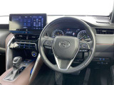 運転席まわりです。 各操作スイッチは使いやすい位置に配置されてます。