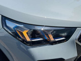 LEDヘッドライト。先進のLEDテクノロジーを採用。照射される白色光の周波特性は太陽に近く、バイキセノンヘッドライトを上回るコントラストでさらに明るく輝きます。悪天候の日でも優れた視認性を発揮します。
