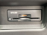 ETC2・0 ナビゲーションと連動モデル。充実したETC機能に加えて、ITSスポットとの高速、大容量、双方向の通信が可能で、次世代の運転支援サービスを受けることができます。