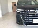 三眼LEDヘッドライト&シーケンシャルウィンカー(流れるウィンカー)&AHS(アダプティブ・ハイビーム・システム)・LEDフォグランプ付き!!