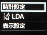 車線逸脱警報装置を装備しております。
