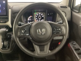 ハンドルにHondaセンシング系のクルーズコントロールやレーンキープアシストなどのスイッチと、オーディオの操作スイッチが装備されています。ハンドルから手を離さず安全に操作できます。