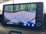 【バックカメラ】駐車時に後方がリアルタイム映像で確認できます。大型商業施設や立体駐車場での駐車時や、夜間のバック時に大活躍!運転スキルに関わらず、今や必須となった装備のひとつです!
