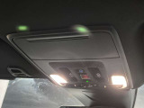 マップランプユニットにはLEDライトやサングラスホルダーが配置されており便利にご利用いただけます♪
