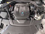 【BMWエンジン】革新的なガソリン・エンジン・テクノロジーによる高性能かつ高効率。レスポンスの良いパワーを発揮。常にスムーズな吸気を実現しアクセル開度にダイレクトに反応しドライビングを楽しく演出。