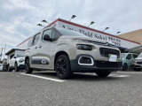 フロントコーナーセンサー付きですので駐車も安心です。