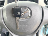【キーレス】少し離れた場所からでもボタン一つでドアの開錠・施錠ができるのでとっても便利!ドアの鍵穴周りに傷をつけることもありません