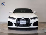 BMW代表的な特徴のキドニーグリル。BMWのすべてのモデルに採用され、BMWらしさを強調しております。