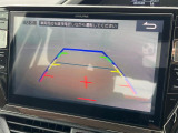 【バックカメラ】駐車時に後方がリアルタイム映像で確認できます。大型商業施設や立体駐車場での駐車時や、夜間のバック時に大活躍!運転スキルに関わらず、今や必須となった装備のひとつです!