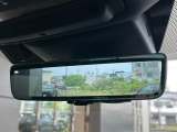 車体に装備したカメラによる後方映像が、ルームミラーに映し出されます。後席に人が座っていても、ラゲッジスペースに荷物を満載していても、車両後方の様子をはっきりと確認できます。