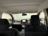車内は明るくて見通しが良く、初めての方でも運転しやすい印象です。