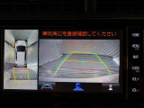 パノラミックビューモニター付きです。車両を上から見たような映像をディスプレイオーディオ画面に表示。運転席からの目視だけでは見にくい、車両周辺の状況をリアルタイムでしっかり確認できます。