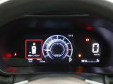 とっても見やすいメーターです。夜間時はラグジュアリーな気分にさせてくれる照明が魅力ですので、夜のドライブも楽しみになりますよ♪