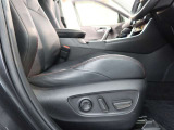 パワーシート搭載。微妙な調整が手軽にでき、ピッタリなポジションで運転することが可能です。