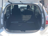 普段のお買い物や通勤、送迎等に十分な荷室スペースを確保しております。セカンドシートを倒すと、大きな荷物の積載も可能です♪