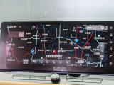 12.3インチワイドディスプレイを採用。情報を同時に表示できる3分割画面も可能